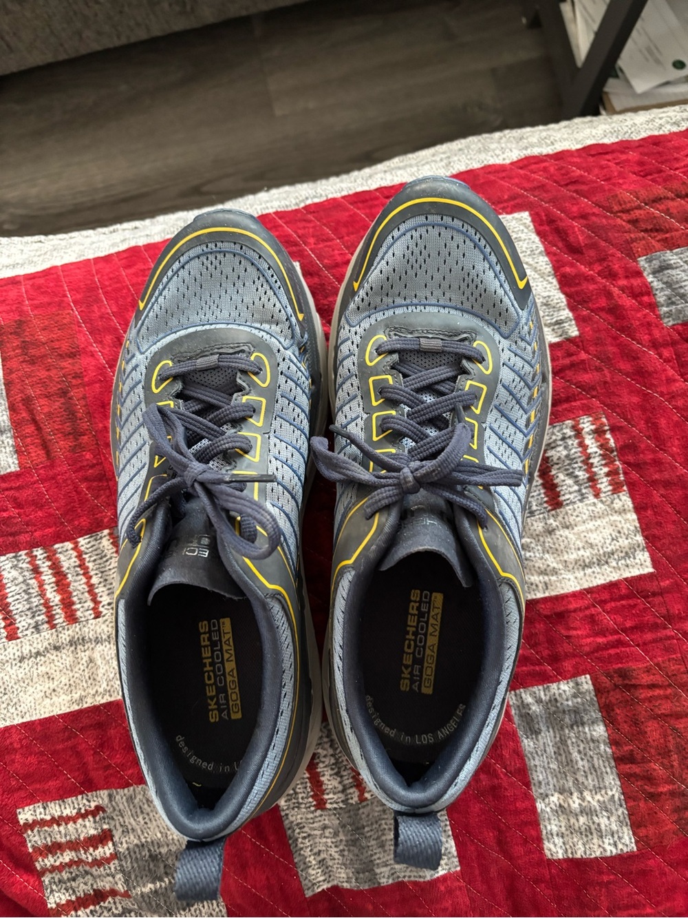 Skechers Men’s blue Sneakers with Yellow Trim. Size 9